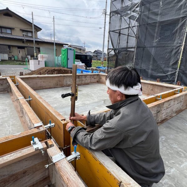 【須坂市】静かに集中、ゆったりくつろぐ—書斎と畳のある上質な住まい